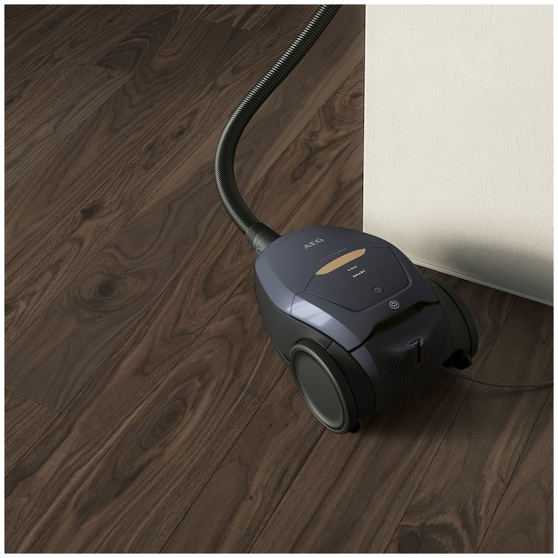 جاروبرقی 1800 وات آ ا گ مدل VX82-1-5DB